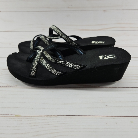 Teva Mush Mandalyn Wedge Sandal‎ Womens 8 Black Floral Pattern Flip Flops - Picture 5 of 11